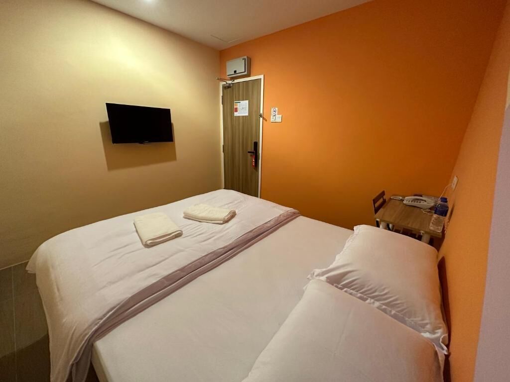 Deluxe Queen without Window | Desk, iron/ironing board, free WiFi