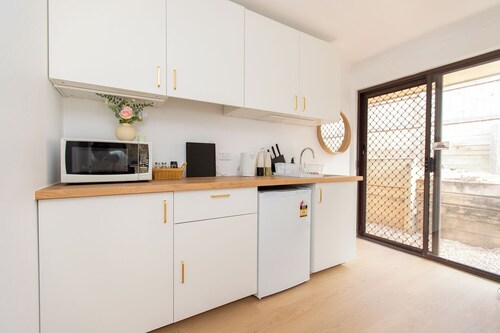 Cozy Studio Suite in House - Private Bath and Kitchen