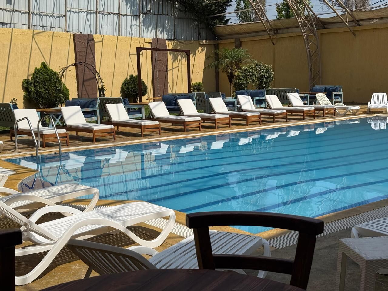 3 piscines couvertes, 3 piscines extérieures