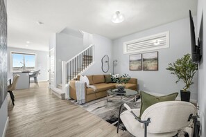 Living area - Modern 4BR Retreat•3 Baths•Near to Banff&Airport (Calgary)