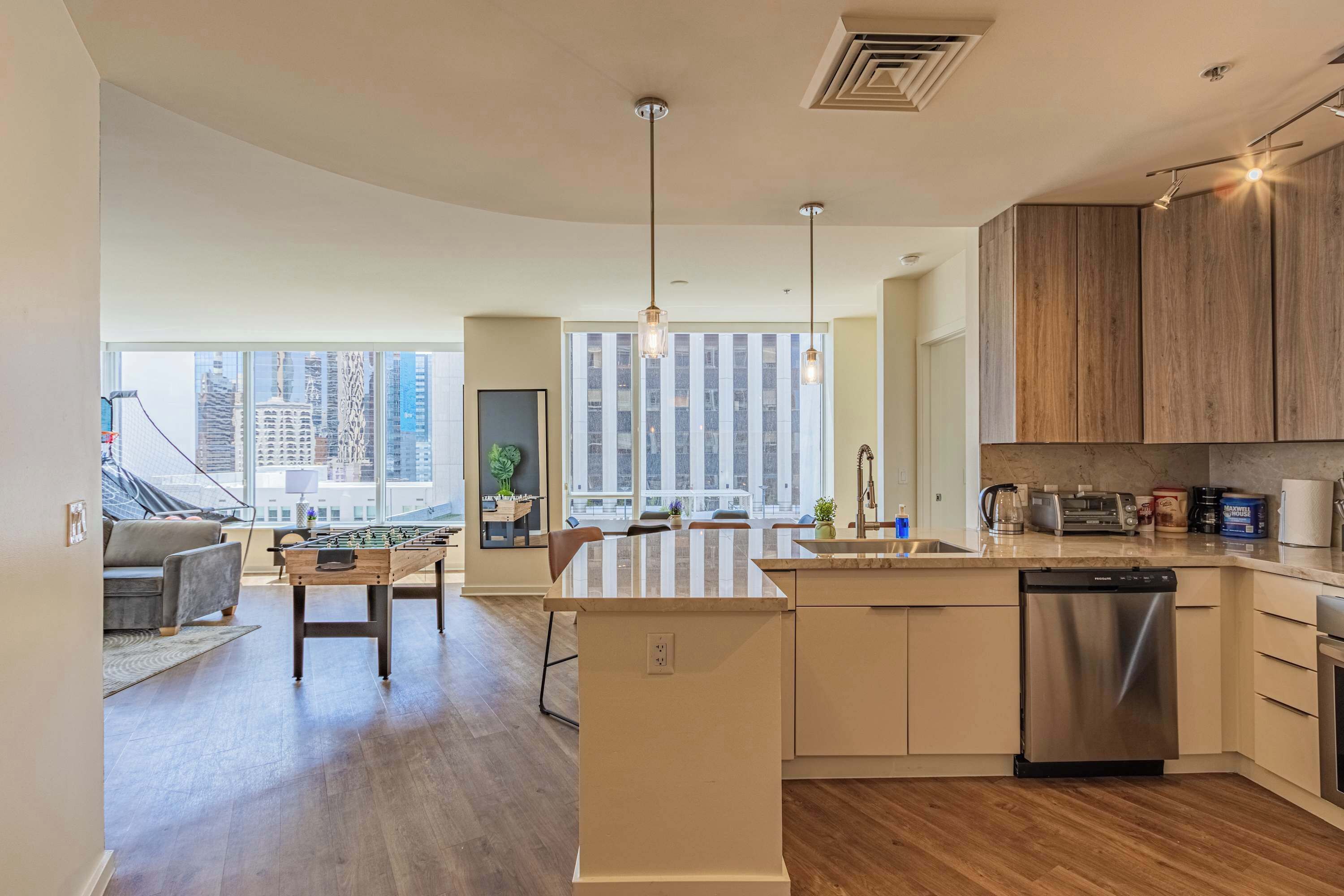 冰箱、微波炉、烤箱、炉灶