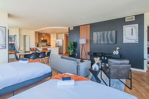 مكواة/لوح كي وواي فاي وملاءات أسرّة