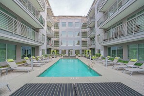 Pool - Modern Apt Near ASU & Roosevelt Row + Parking|WD (Phoenix)