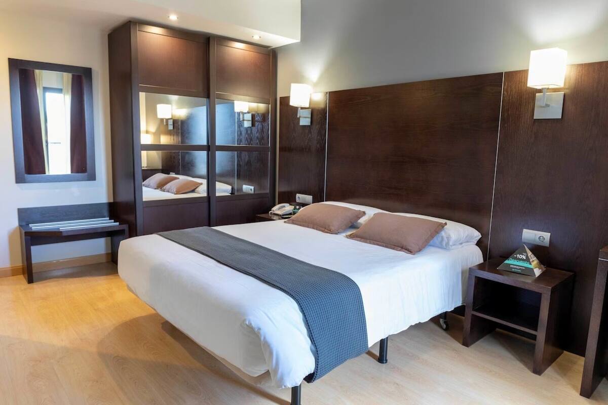 Double Room | Down duvets, in-room safe, desk, soundproofing