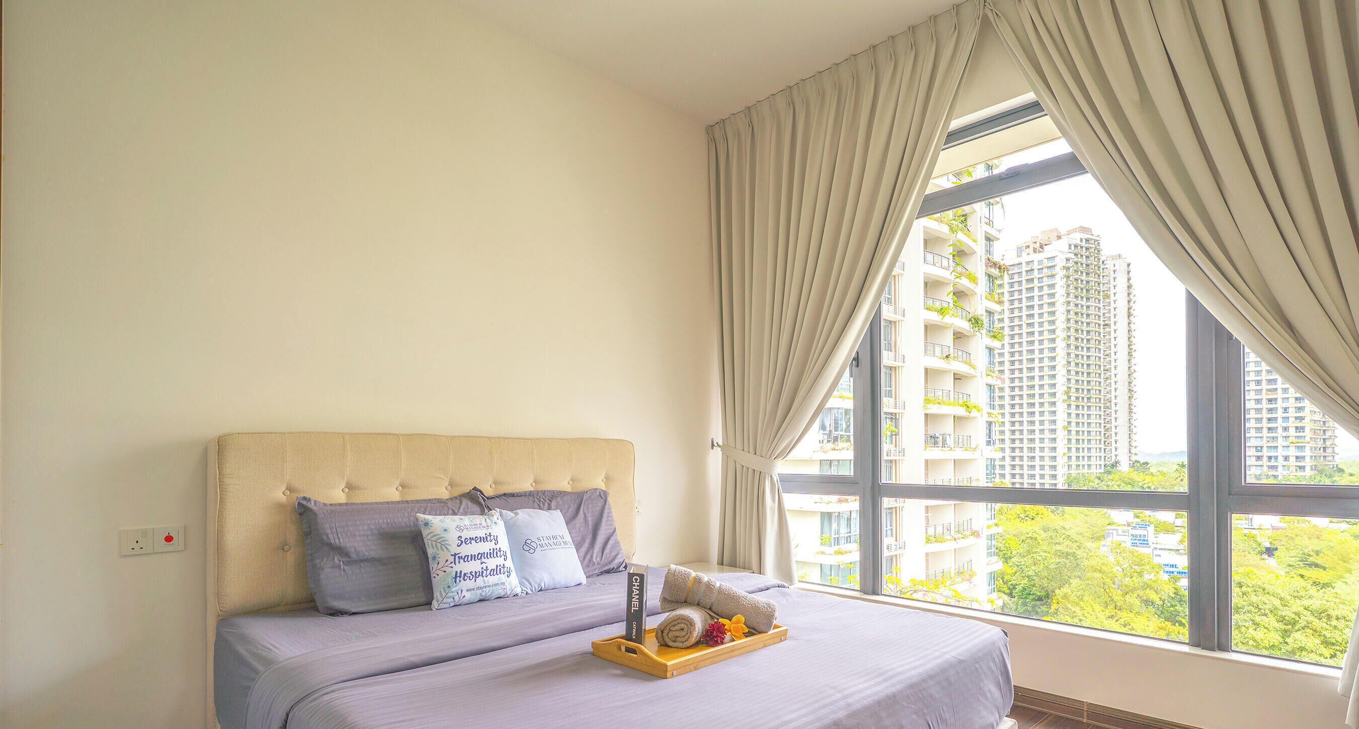 Deluxe Apartment, 4 Bedrooms, Balcony, City View | Langsir/tirai gelap terus, seterika/papan seterika, cadar katil 