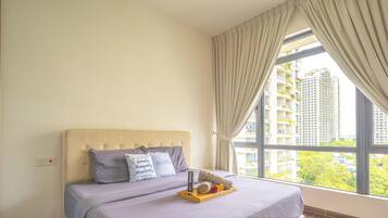 Deluxe Apartment, 4 Bedrooms, Balcony, City View | Langsir/tirai gelap terus, seterika/papan seterika, cadar katil