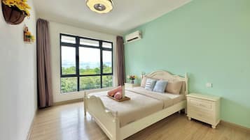 Comfort-huoneisto, 3 makuuhuonetta, parveke, kaupunkinäköala | Pimennysverhot, silitysrauta/-lauta