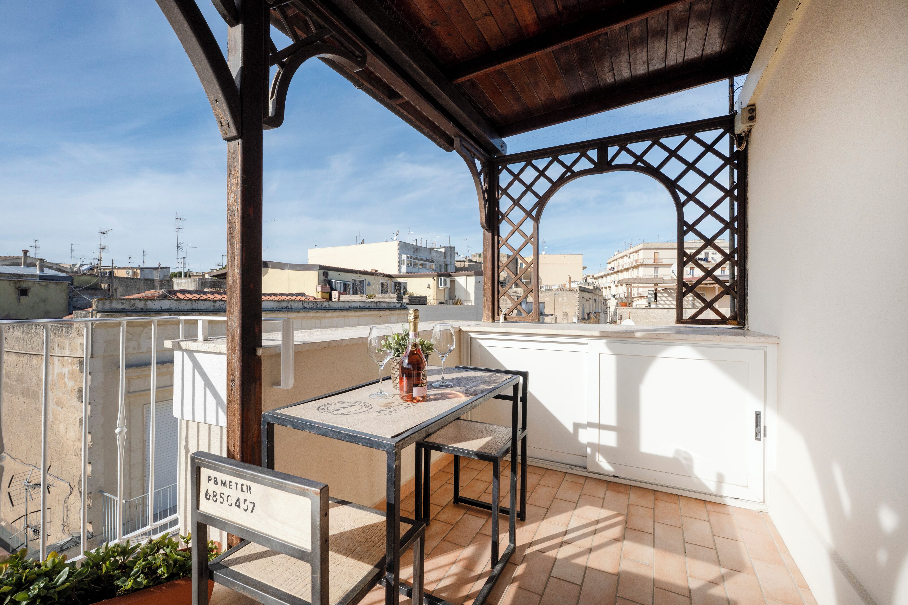 Perhesviitti, kaupunkinäköala | Yksilöllisesti sisustettu, yksilöllisesti kalustettu, ilmainen Wi-Fi