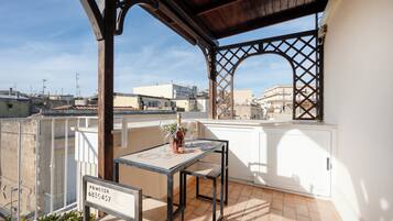 Perhesviitti, kaupunkinäköala | Yksilöllisesti sisustettu, yksilöllisesti kalustettu, ilmainen Wi-Fi