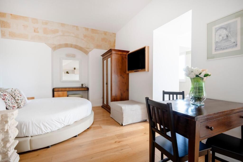 Tripla Deluxe, vista città | Una scrivania, Wi-Fi gratuito