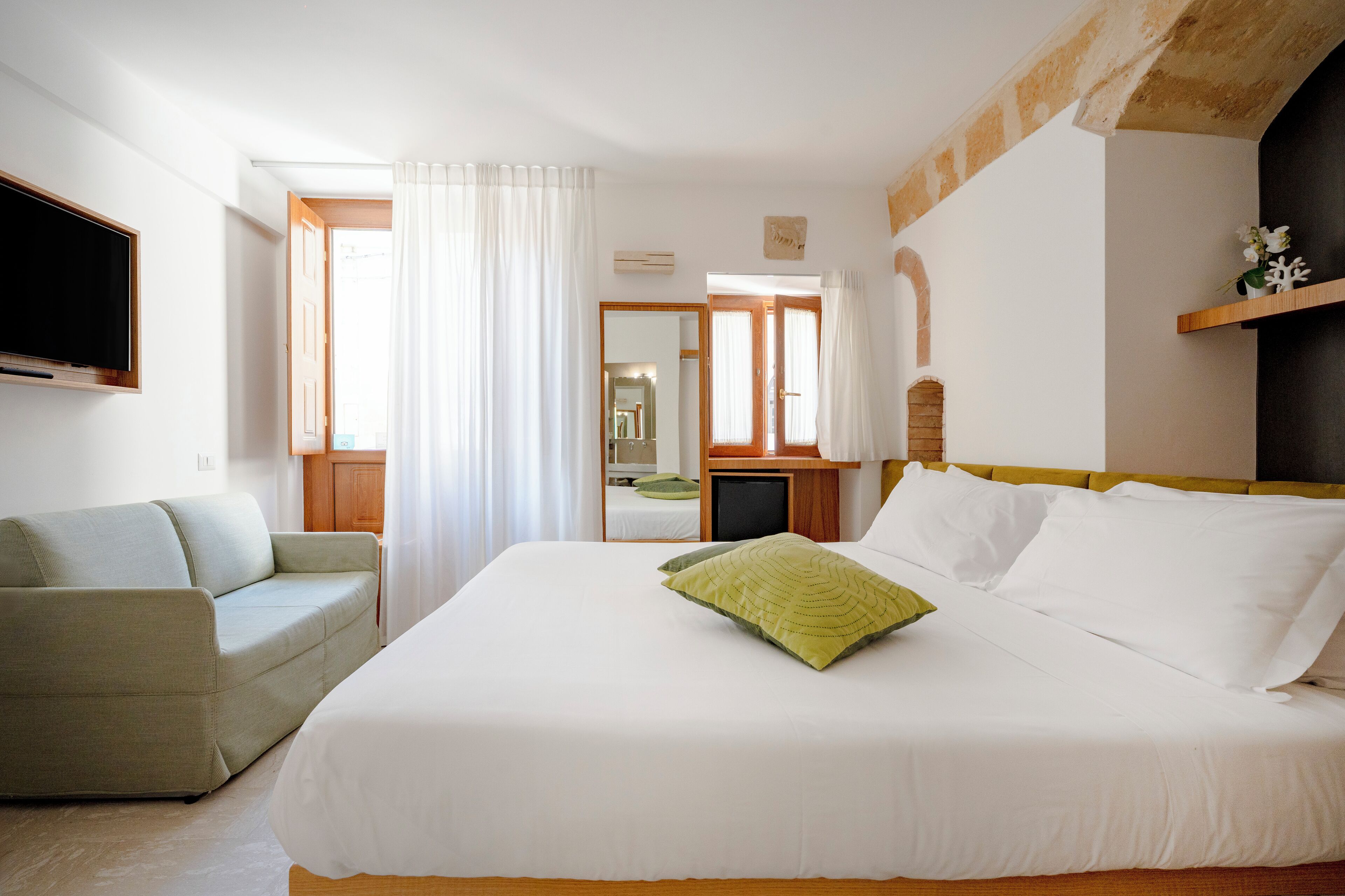 Habitación doble estándar, vista a la ciudad | Escritorio y wifi gratis 