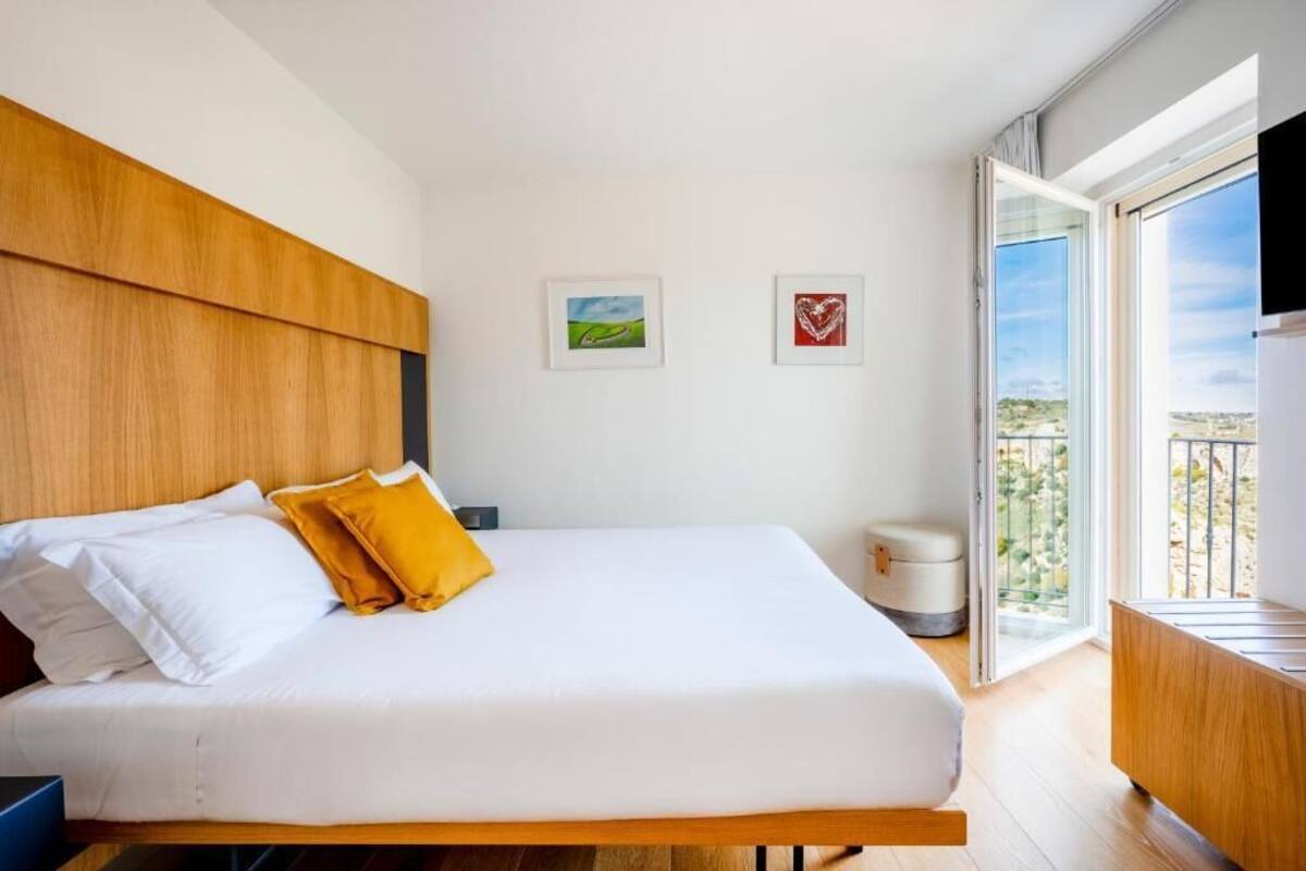 Suite familiar, vistas a la ciudad | Wifi gratis, decoración individual, mobiliario individual