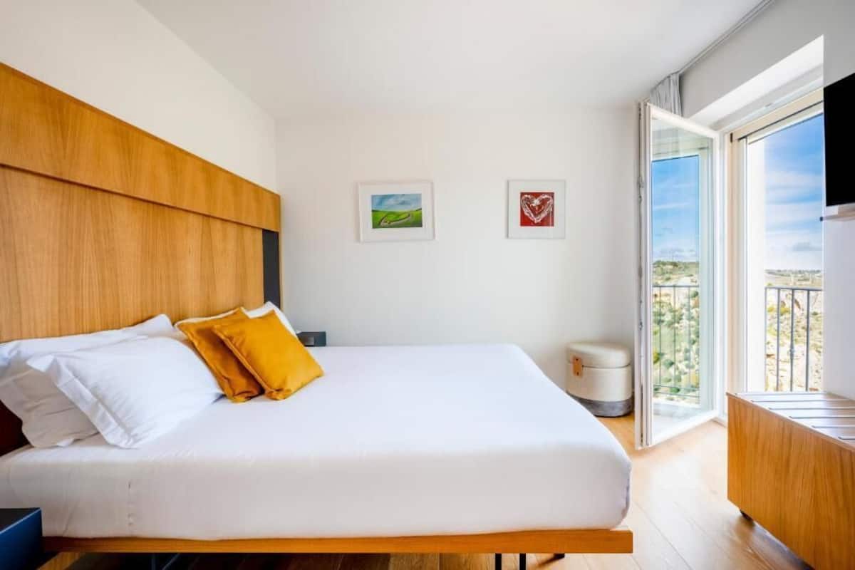 Familiesuite, byutsikt | Skrivebord og wi-fi (inkludert)