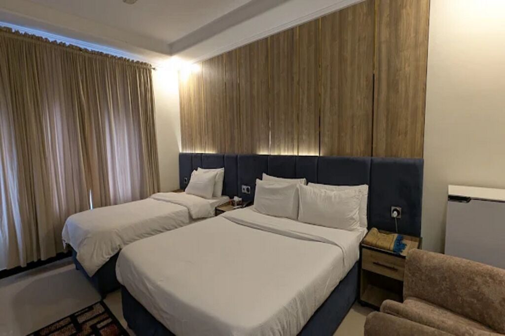 Triple Room | Iron/ironing board, free WiFi