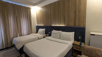 Triple Room | Iron/ironing board, free WiFi