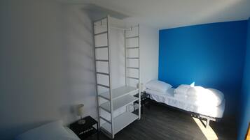 Habitación con 2 camas individuales