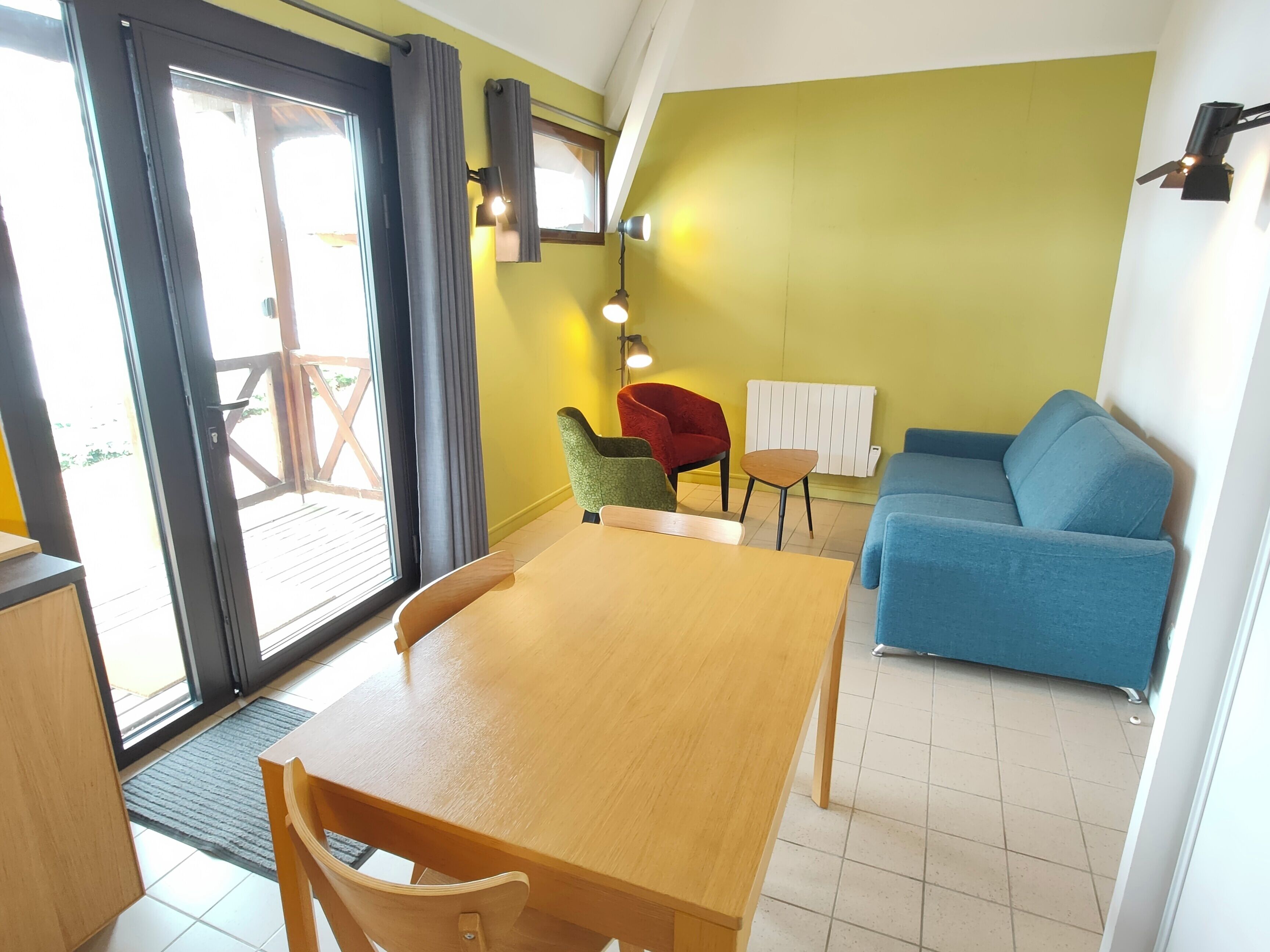 木屋, 庭院, 湖景 | 起居區 | 乒乓球