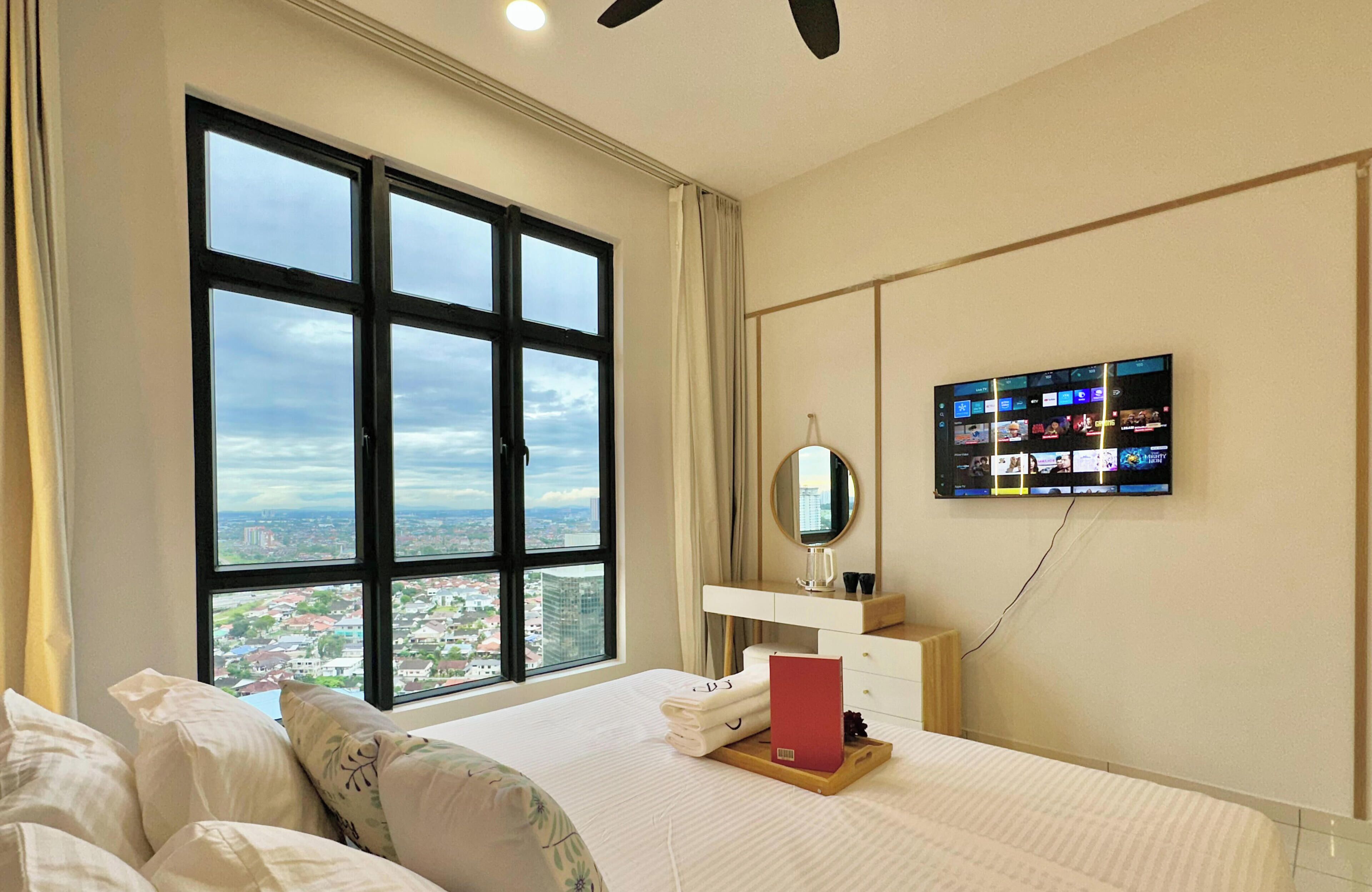 Estudio de diseño, no fumadores, vistas a la ciudad | Cortinas opacas, tabla de planchar con plancha, wifi gratis