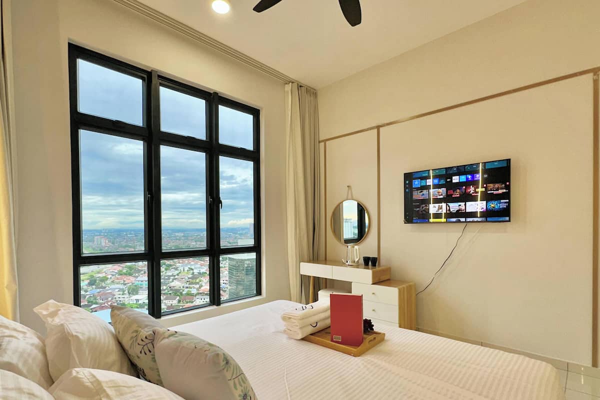 Design Studio, Non Smoking, City View | Blackout drapes, iron/ironing board, free WiFi