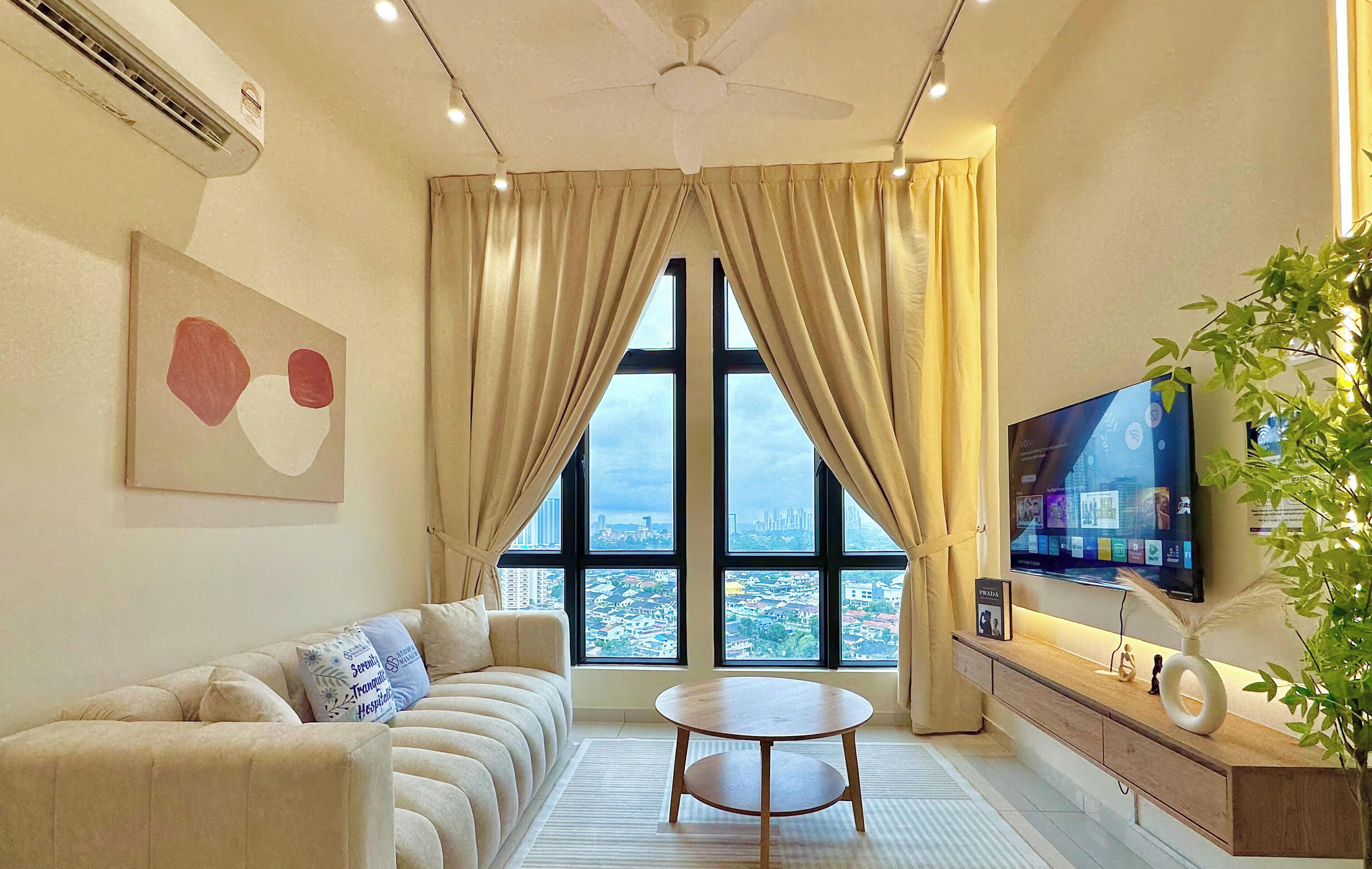 Apartamento clásico, 2 habitaciones, vistas a la ciudad | Zona de estar | Una televisión de pantalla plana