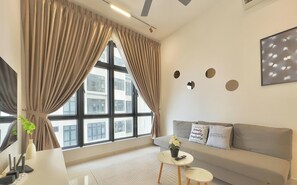 Comfort Apartment, 2 Bedrooms, City View | In-room dining