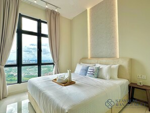 Blackout curtains, iron/ironing board, free WiFi - Space Residency KSL by Stayrene (Taman Abad)