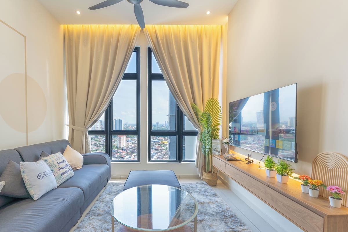Comfort Apartment, Multiple Beds, Non Smoking, City View | Blackout drapes, iron/ironing board, WiFi (free), bed sheets