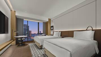 Escritorio, wifi gratis y ropa de cama