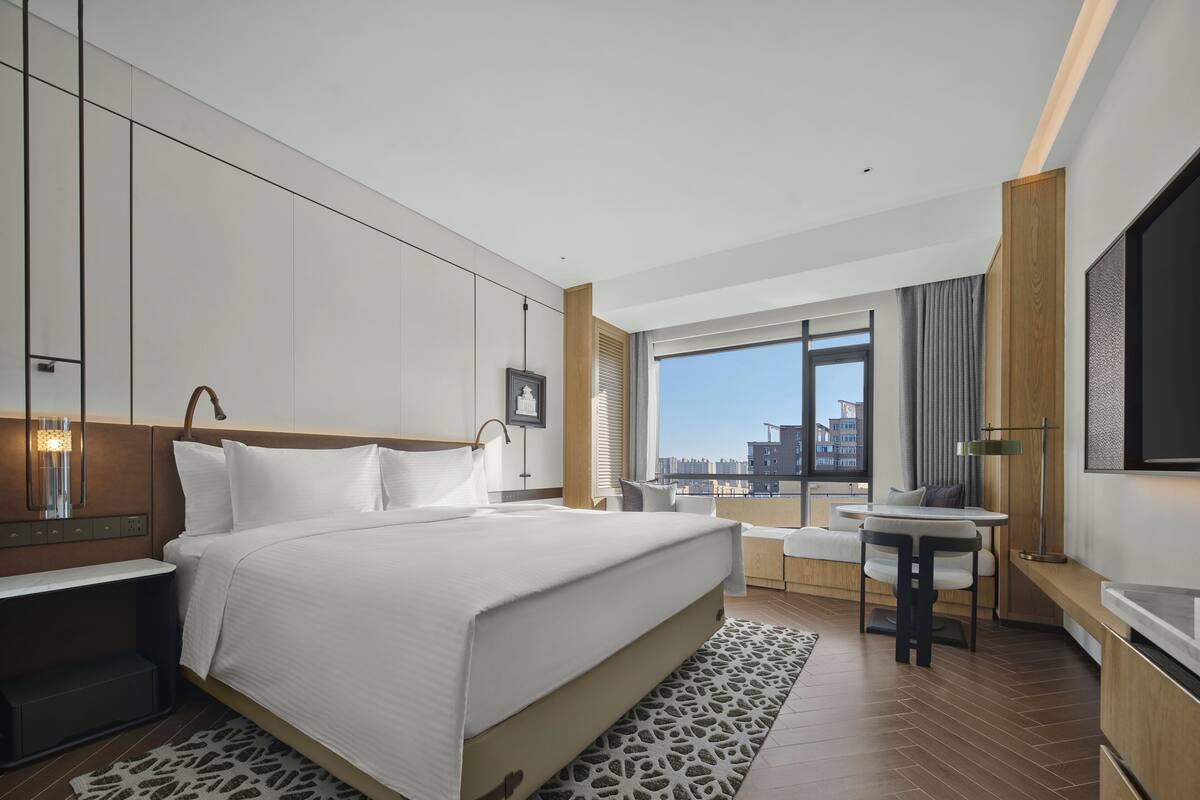 Desk, free WiFi, bed sheets