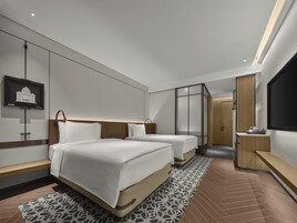 Escritorio, wifi gratis y ropa de cama 