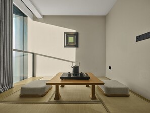 Luxury Studio Suite | Desk, free WiFi, bed sheets - Wanda Realm Changchun (Changchun)