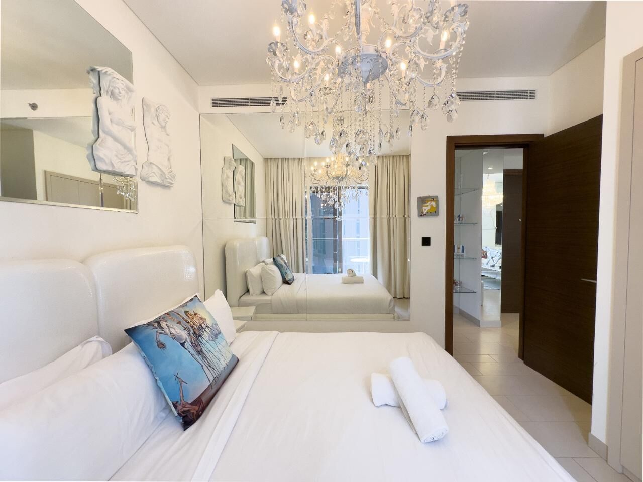 Luxury Apartment, City View | Blackout curtains, free WiFi