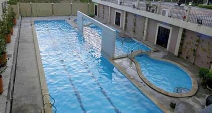 Cozy 1-bedroom condo with AC in charming Muntinlupa