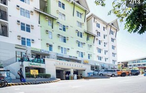 Exterior - Cozy 1-bedroom condo with AC in charming Muntinlupa (Muntinlupa)