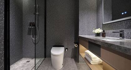 Jinglai Zhenxuan Shanghai Tongji Hospital Xincun Road Subway Station Hotel