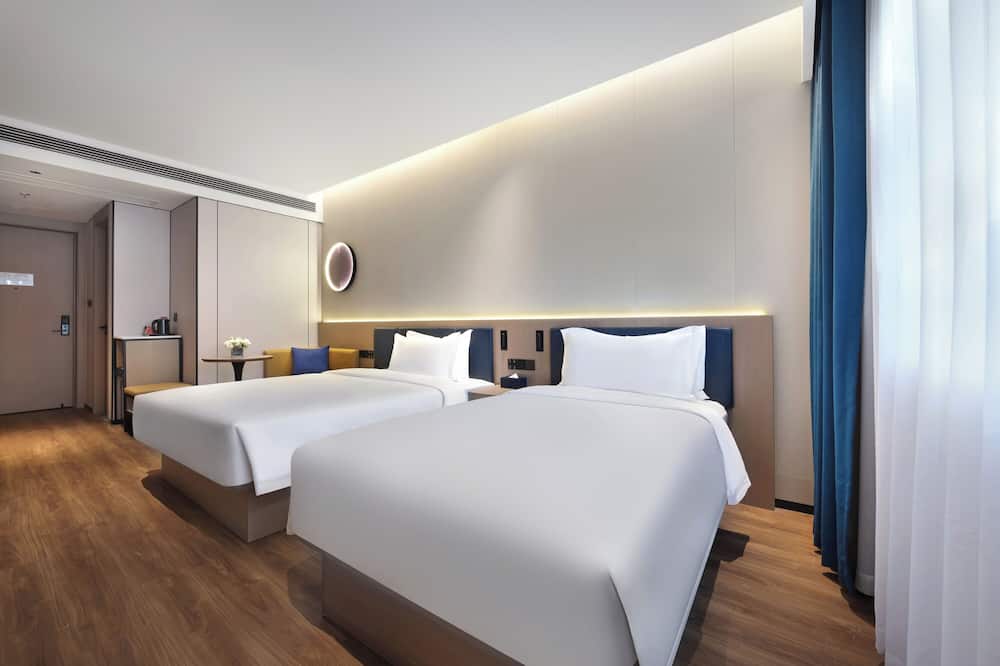Jinglai Zhenxuan Shanghai Tongji Hospital Xincun Road Subway Station Hotel
