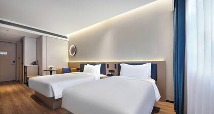 Jinglai Zhenxuan Shanghai Tongji Hospital Xincun Road Subway Station Hotel