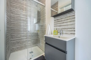 Penthouse, Kitchen, City View | Bathroom - Chic Modern Stay with Private Terrace (Sliema)