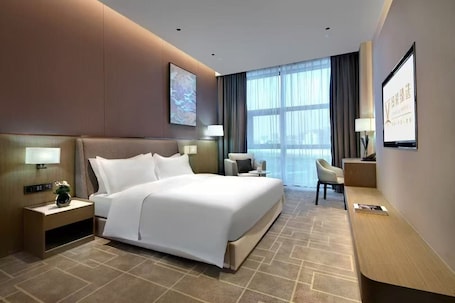 Basic Single Room. jinglaijiudianzhenxuanyanchenggaotiezhan