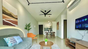 Comfort Apartment, 2 Bedrooms, Balcony, Garden View | Living area