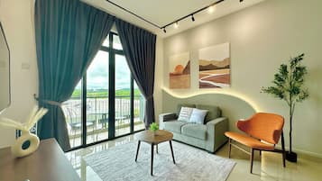 Comfort Apartment, 2 Bedrooms, Balcony, Garden View | Living area
