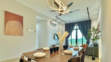 Departamento, 3 habitaciones, balcón, vista al jardín | Restaurantes