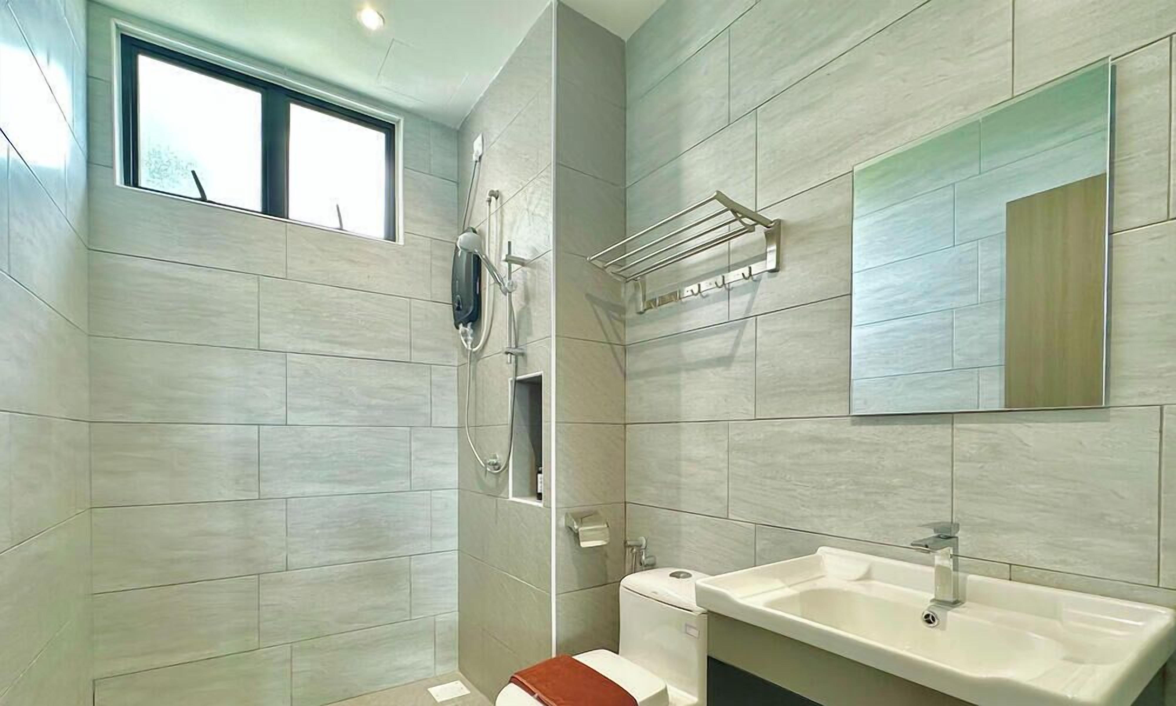 Apartment, 3 Bedrooms, Balcony, Garden View | Bathroom