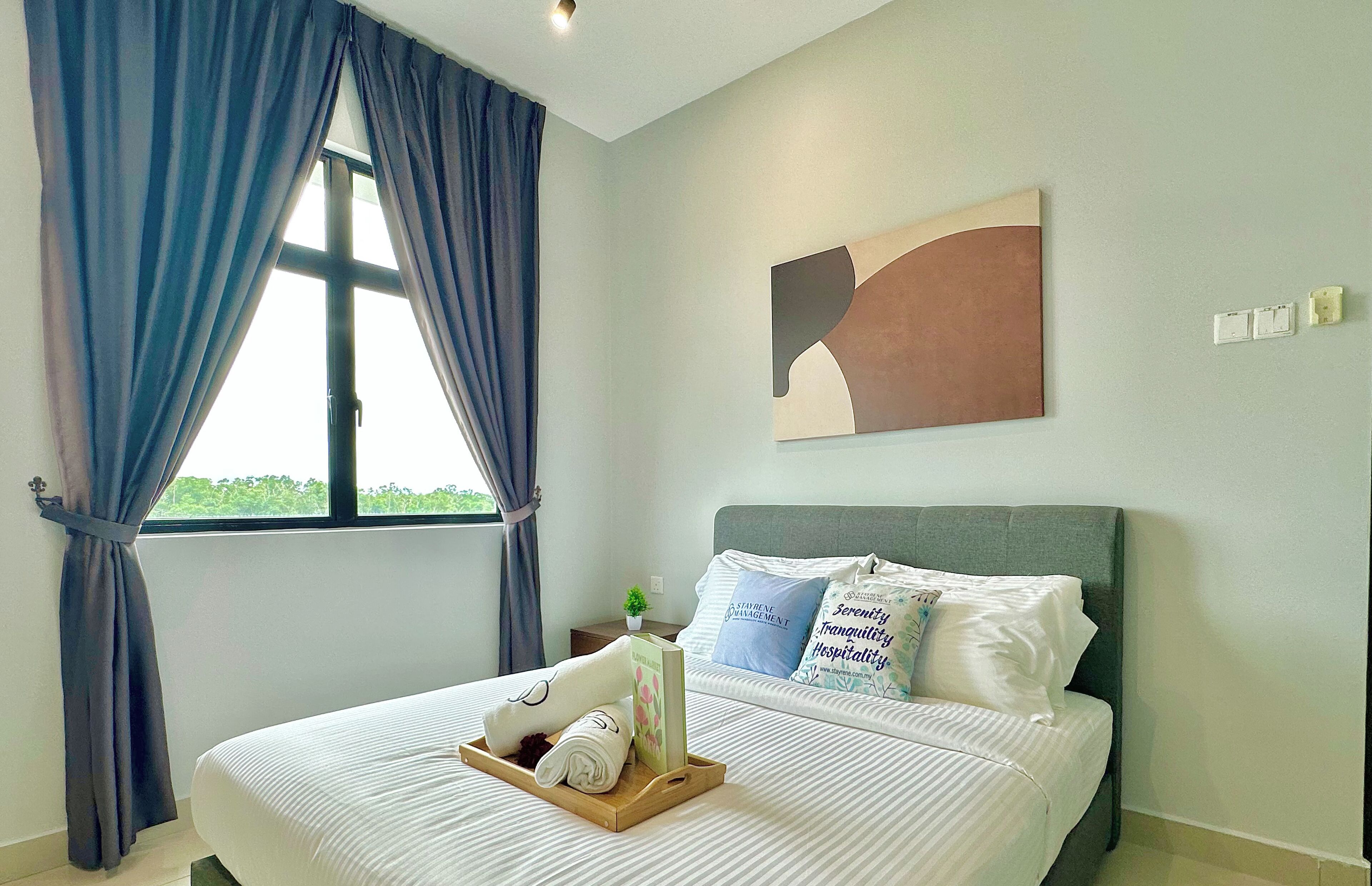 Apartment, 3 Bedrooms, Balcony, Garden View | Langsir/tirai gelap terus, seterika/papan seterika, Wi-fi percuma 