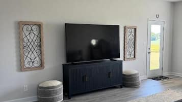 Deluxe House, 3 Bedrooms | Interior