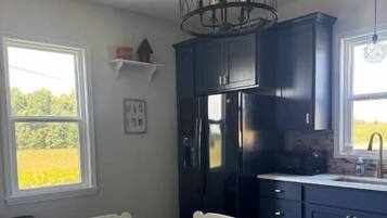 Deluxe House, 3 Bedrooms | Dining