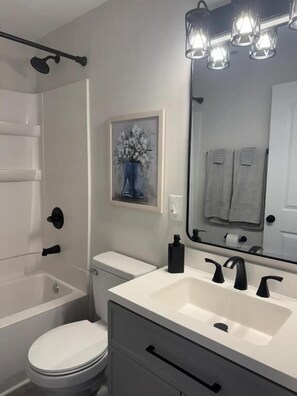 Bathroom - Hilltop Country Home with Hot Tub 2049 (Lewisport)