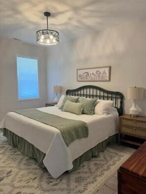 Iron/ironing board, free WiFi - Hilltop Country Home with Hot Tub 2049 (Lewisport)