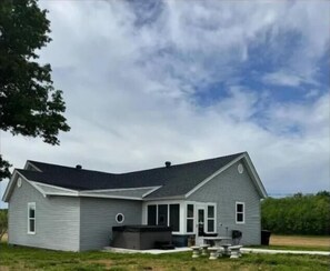 Deluxe House, 3 Bedrooms | Exterior - Hilltop Country Home with Hot Tub 2049 (Lewisport)
