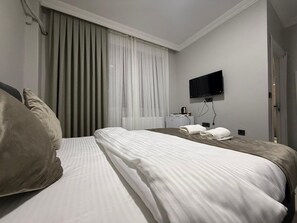 Economy Room | Desk, iron/ironing board, free WiFi, bed sheets